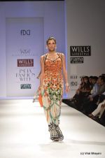Model walk the ramp for Rajdeep Ranawat Show at Wills Lifestyle India Fashion Week 2012 day 5 on 10th Oct 2012 (82).JPG